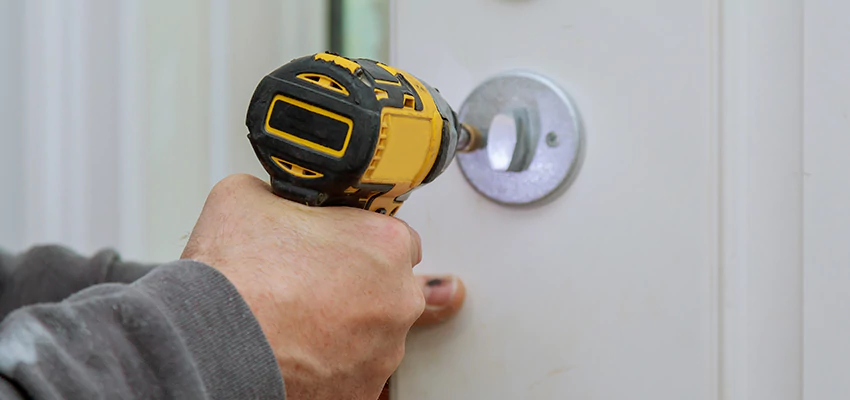 Street Locksmith For Smart Lock Repair in Downers Grove, IL